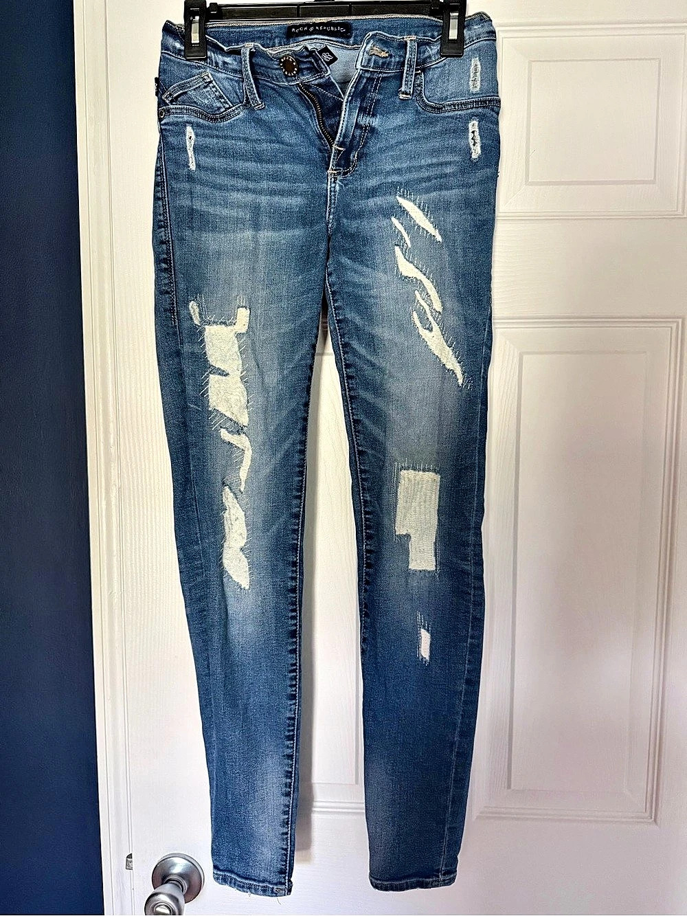 Rock & Republic Distressed Skinny Jeans in Blue